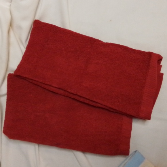 Set of four kitchen towels from Costco - Picture 4 of 11